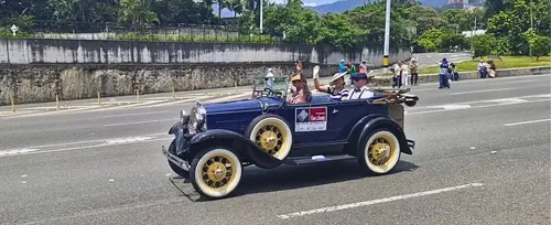 Desfile de Autos 2025