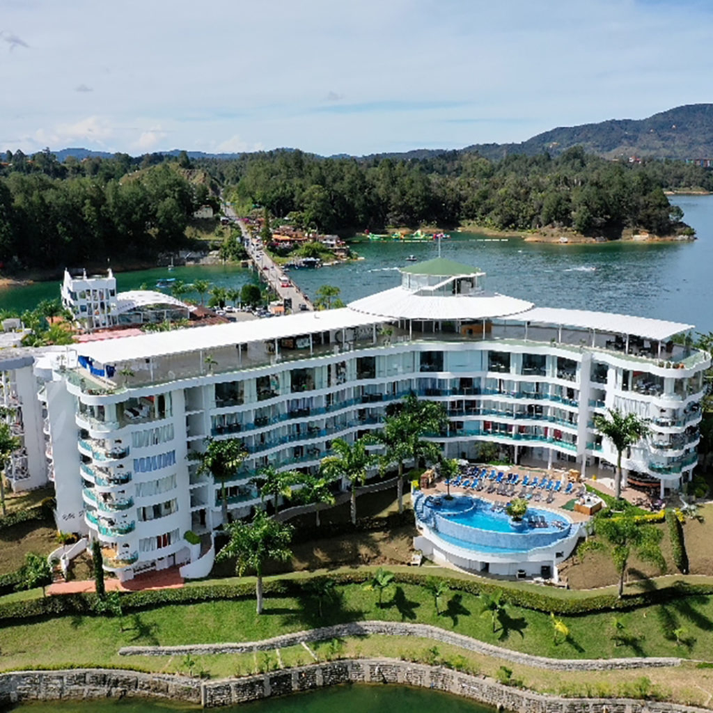 Hotel Los Recuerdos en Guatapé con vista al embalse