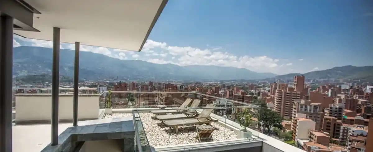Fachada de INNTU Hotel Medellín en Laureles