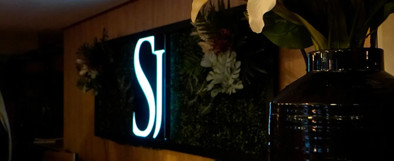 Lobby y espacios comunes del Hotel Portón de San Joaquín en Medellín