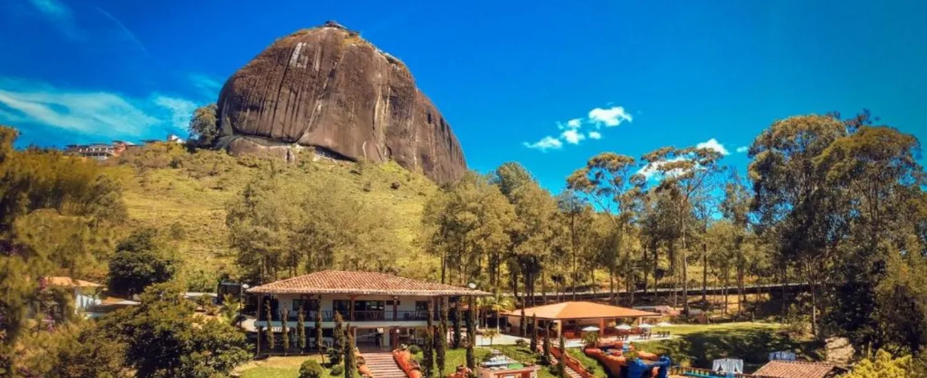 Zona exterior con vista al agua