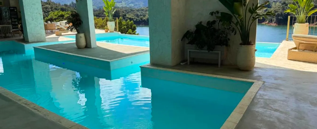 Piscina exterior de Mylos Hotel Boutique en Guatapé