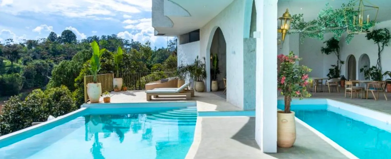 Ambiente mediterráneo en Mylos Hotel Boutique Guatapé
