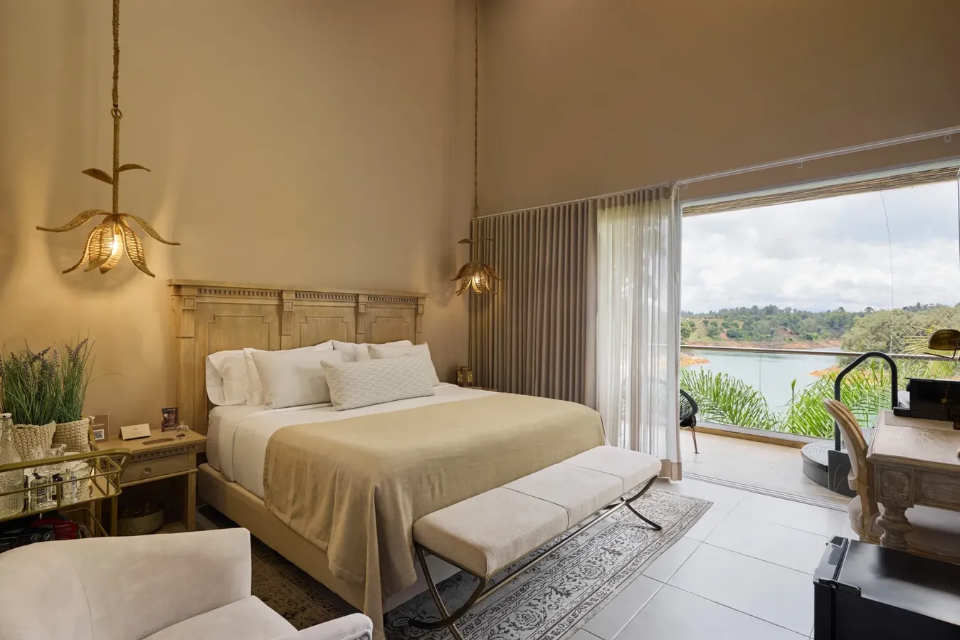 Deluxe Superior Tau House