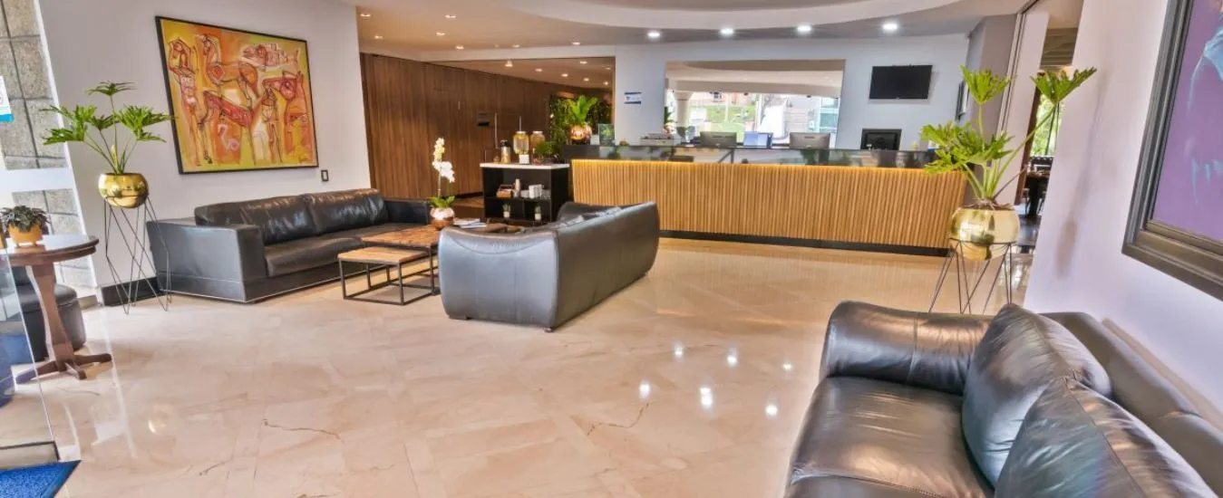 Fachada del Hotel Portón de Medellín en El Poblado