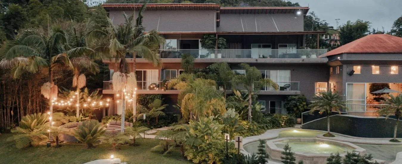 Tau House en Guatapé con vista al embalse